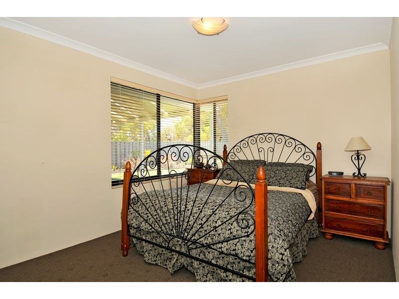 8 Arabian Drive, Coodanup WA 6210