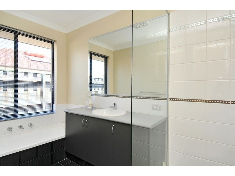 8 Arabian Drive, Coodanup WA 6210