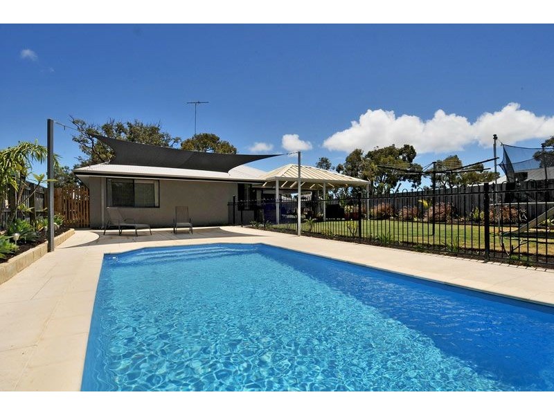 8 Arabian Drive, Coodanup WA 6210