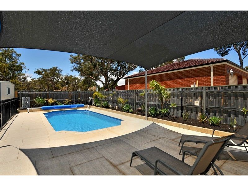 8 Arabian Drive, Coodanup WA 6210