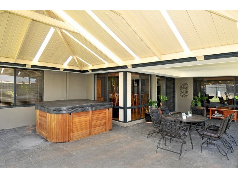 8 Arabian Drive, Coodanup WA 6210