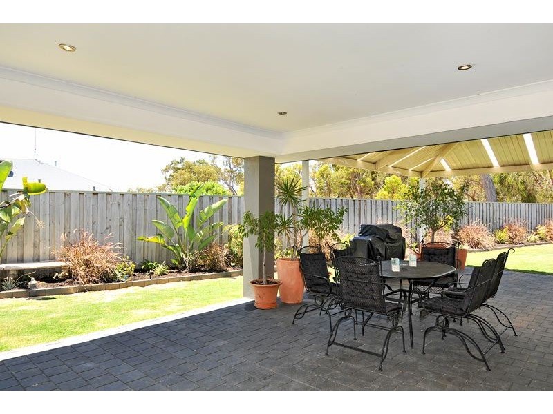 8 Arabian Drive, Coodanup WA 6210