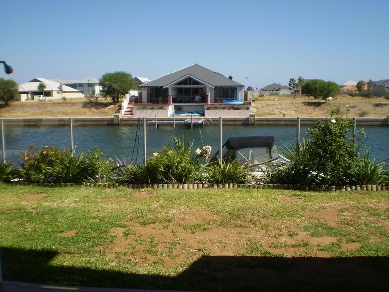 33 Waterlily Drive, Dudley Park WA 6210