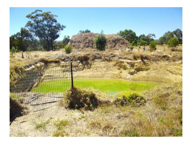 293 Berry Road, Waroona WA 6215