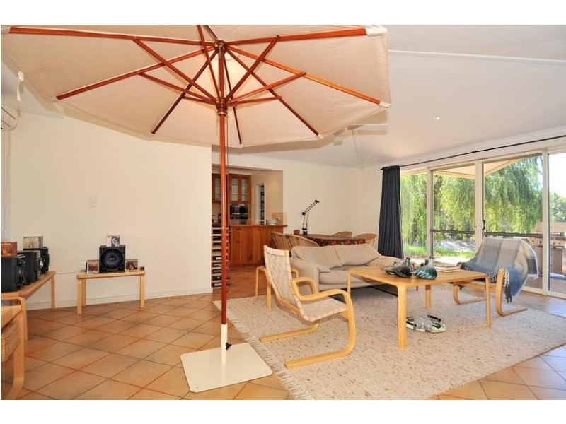 40 River Road, Dwellingup WA 6213