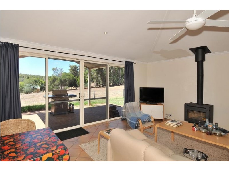 40 River Road, Dwellingup WA 6213