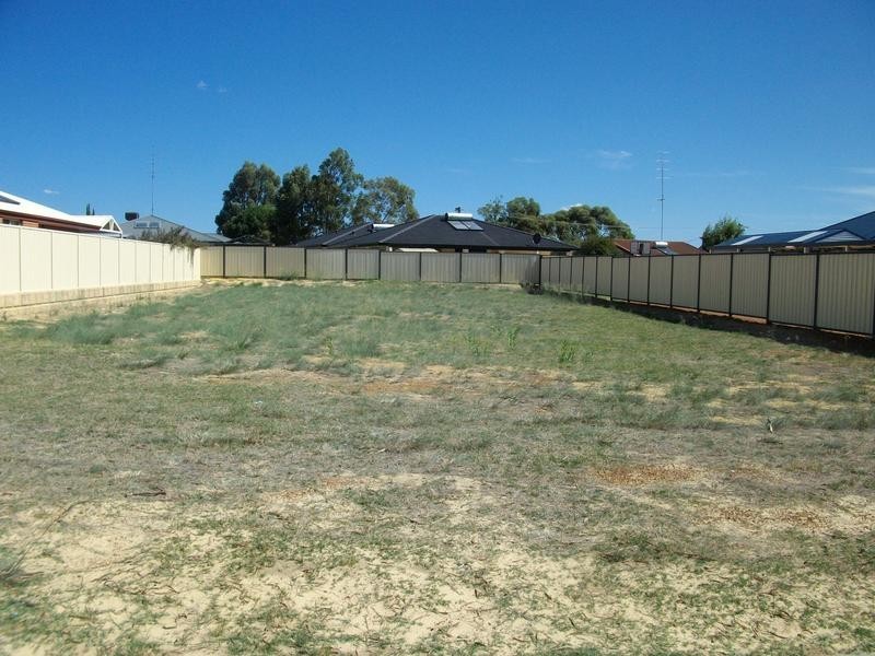 11 Elliott Street, Waroona WA 6215