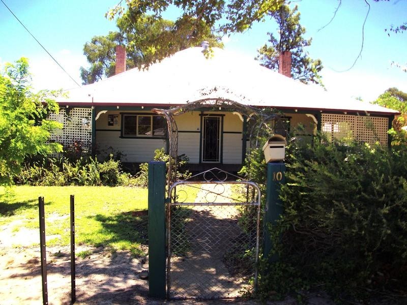 10 Thatcher Street, Waroona WA 6215