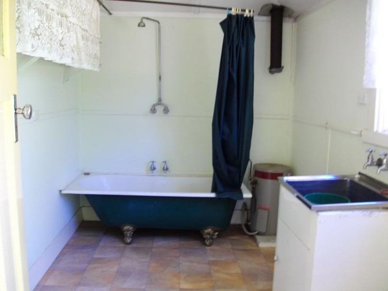 10 Thatcher Street, Waroona WA 6215