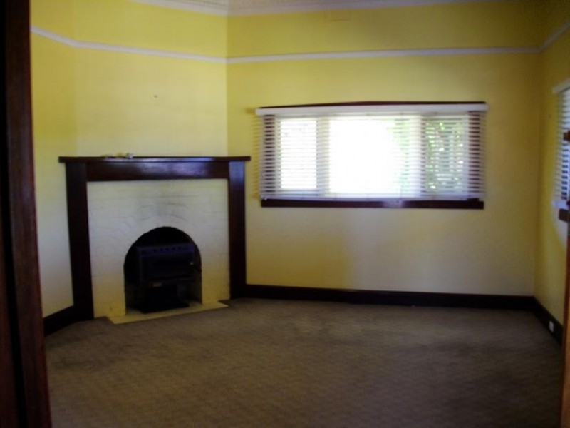 10 Thatcher Street, Waroona WA 6215