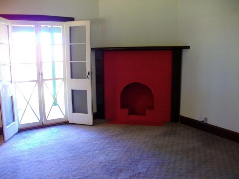 10 Thatcher Street, Waroona WA 6215