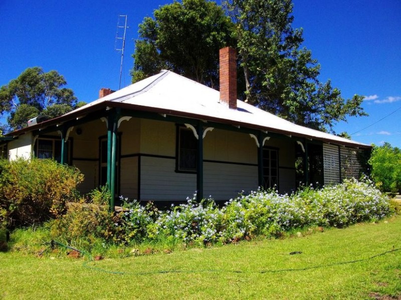 10 Thatcher Street, Waroona WA 6215