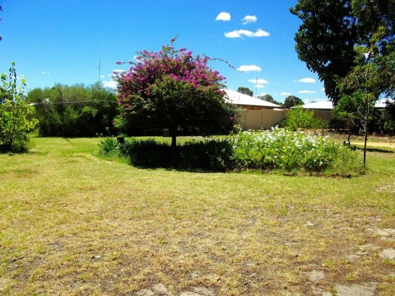 10 Thatcher Street, Waroona WA 6215