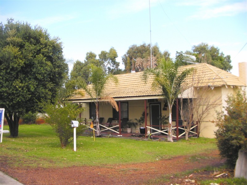 39 Hesse Street, Waroona WA 6215