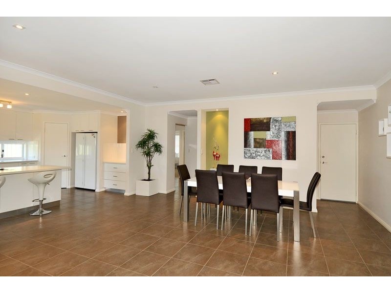4 Cooeyup close, Ravenswood WA 6208