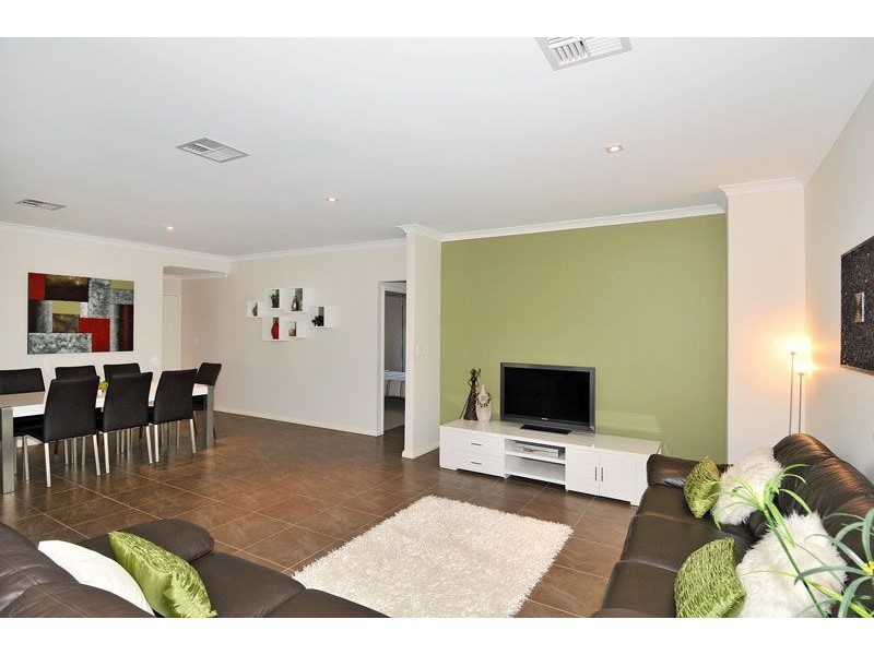 4 Cooeyup close, Ravenswood WA 6208