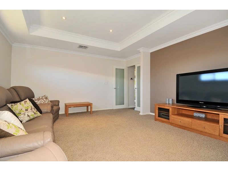 4 Cooeyup close, Ravenswood WA 6208