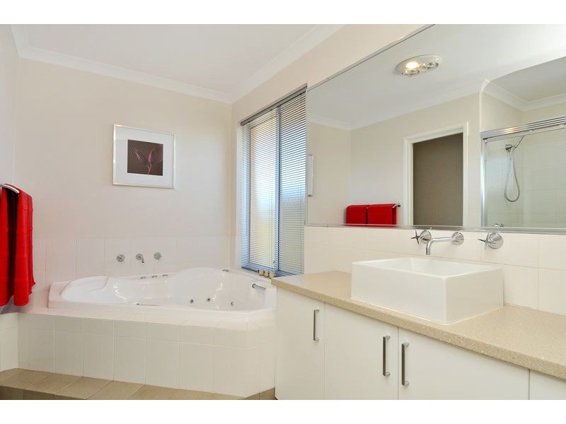 4 Cooeyup close, Ravenswood WA 6208