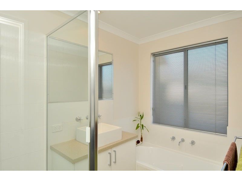 4 Cooeyup close, Ravenswood WA 6208