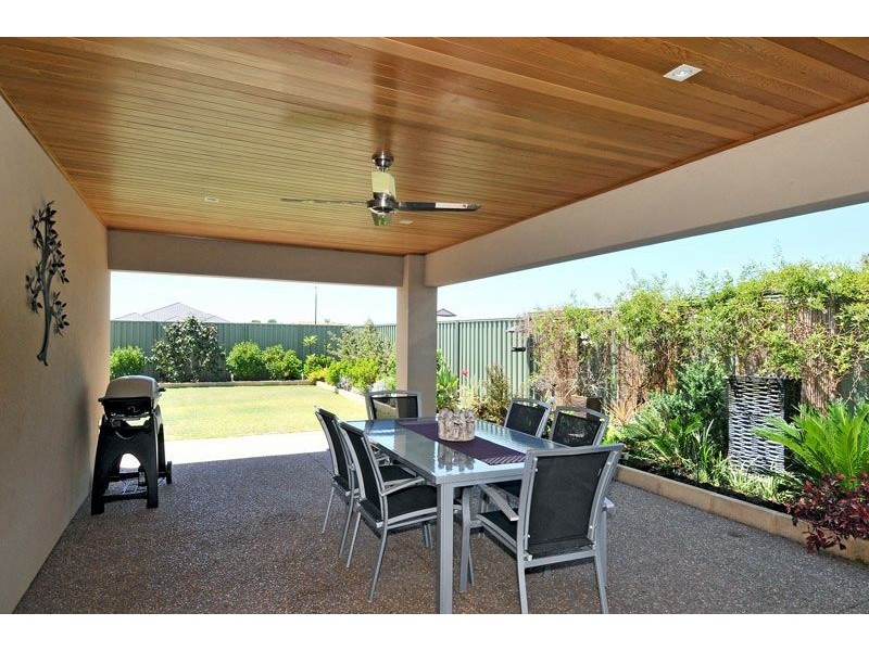 4 Cooeyup close, Ravenswood WA 6208