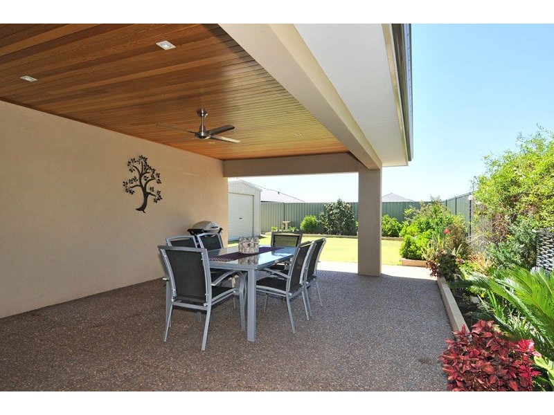 4 Cooeyup close, Ravenswood WA 6208