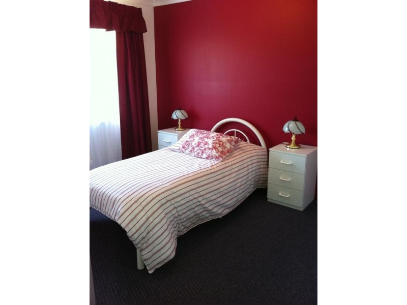 11 Walmsley Street, Waroona WA 6215