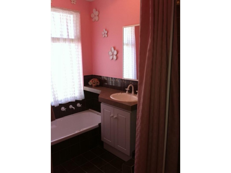 11 Walmsley Street, Waroona WA 6215