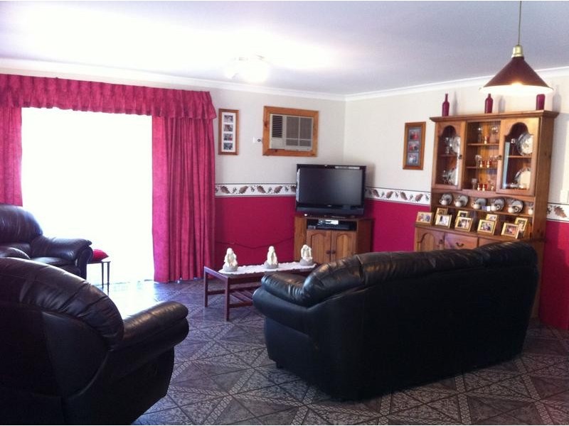 11 Walmsley Street, Waroona WA 6215