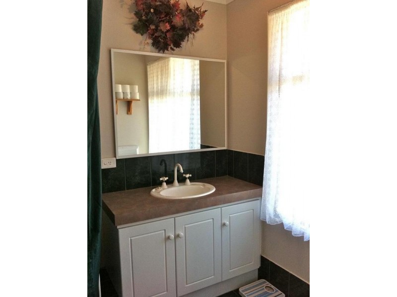 11 Walmsley Street, Waroona WA 6215