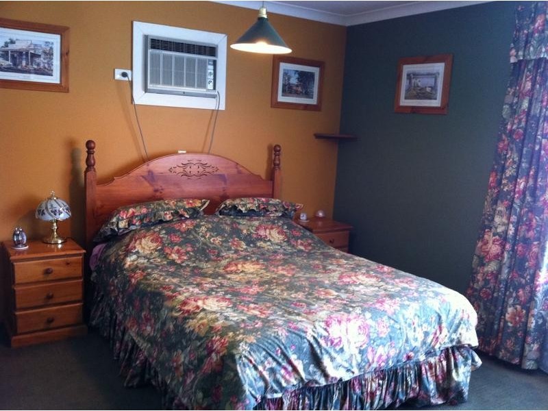 11 Walmsley Street, Waroona WA 6215