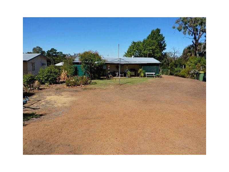 22 White Street, Wandering WA 6308