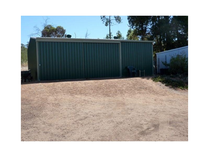 22 White Street, Wandering WA 6308