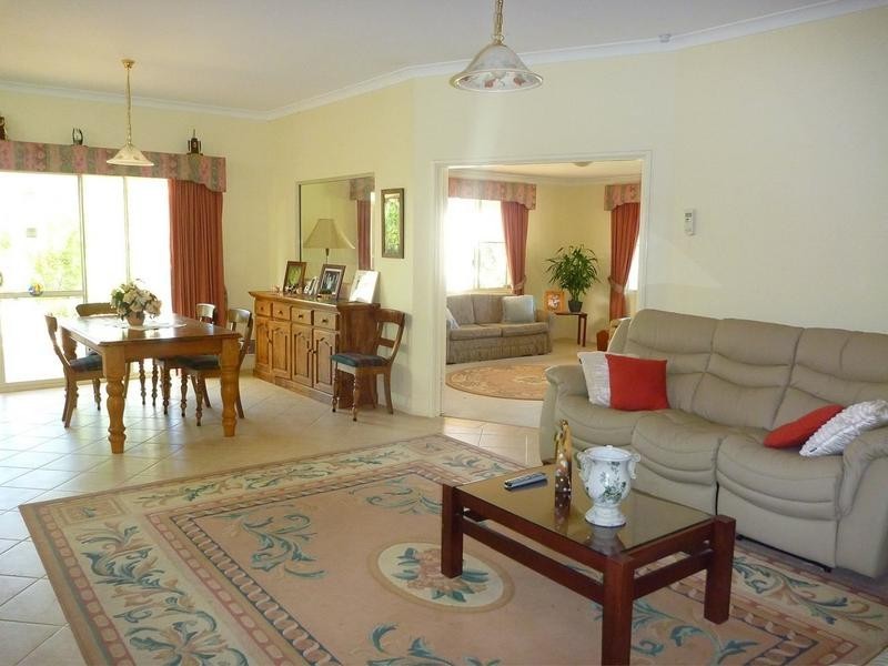 19 Country Road, Pinjarra WA 6208