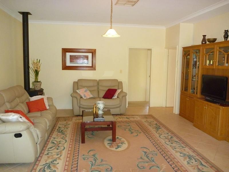 19 Country Road, Pinjarra WA 6208