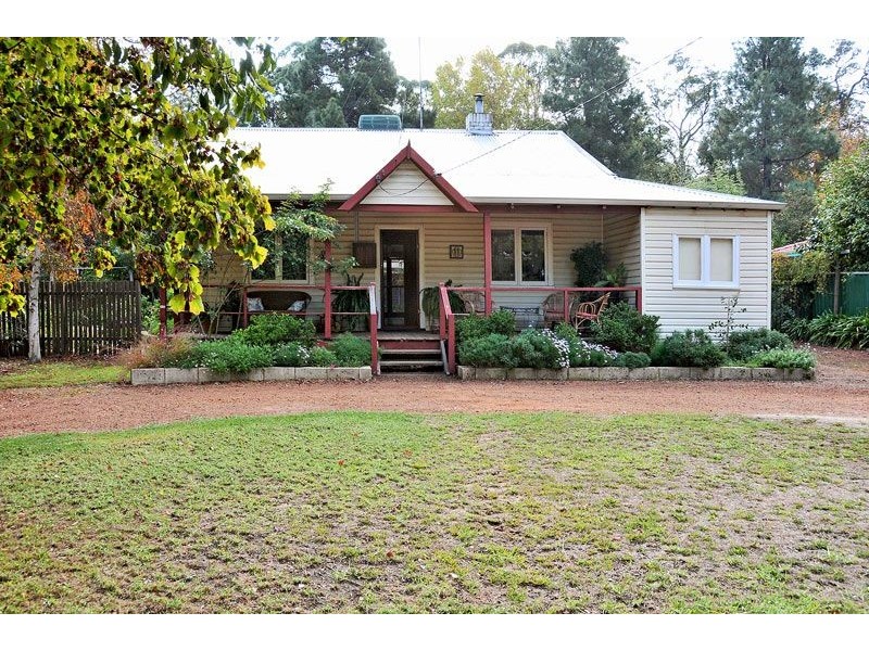 11 Banksiadale Road, Dwellingup WA 6213