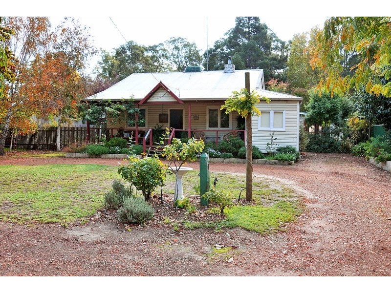 11 Banksiadale Road, Dwellingup WA 6213