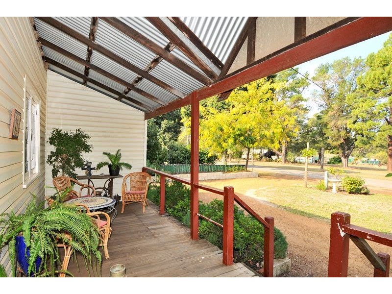 11 Banksiadale Road, Dwellingup WA 6213