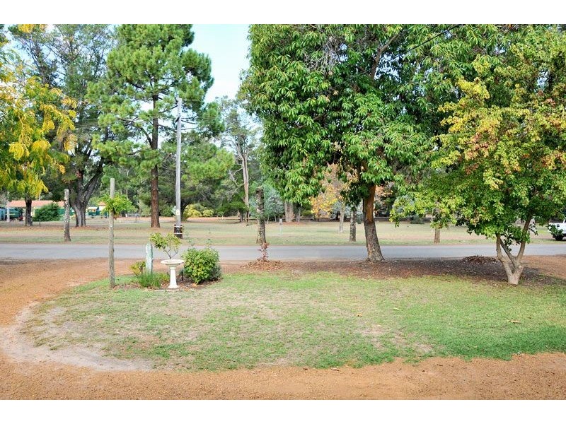 11 Banksiadale Road, Dwellingup WA 6213