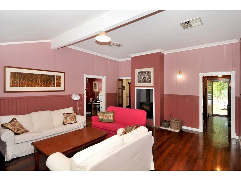 11 Banksiadale Road, Dwellingup WA 6213