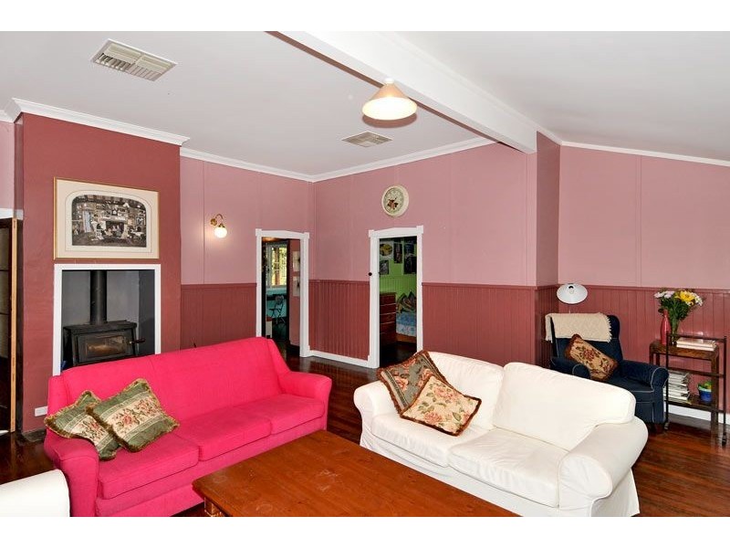 11 Banksiadale Road, Dwellingup WA 6213