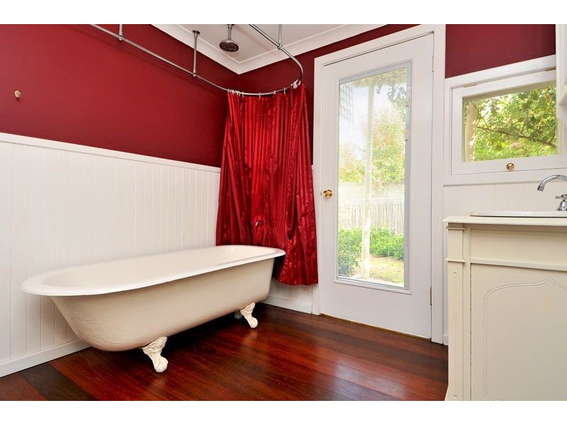 11 Banksiadale Road, Dwellingup WA 6213