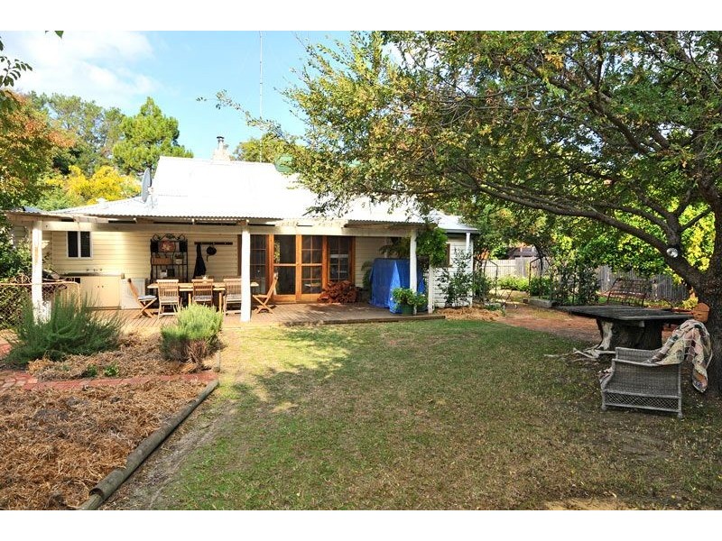 11 Banksiadale Road, Dwellingup WA 6213