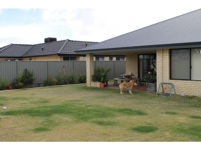 11 Placid Bend, South Yunderup WA 6208