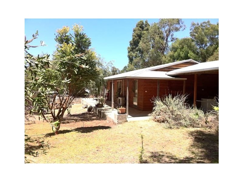 8 Sollya Crescent, Dwellingup WA 6213