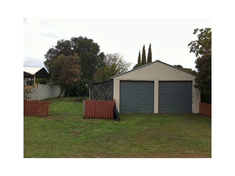 2 Hesse Street, Waroona WA 6215