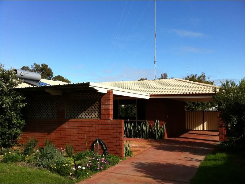 5 Waltham Place, Waroona WA 6215