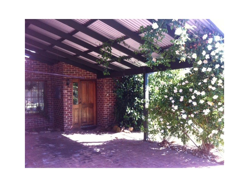 2/5a De Hamel Street, Waroona WA 6215