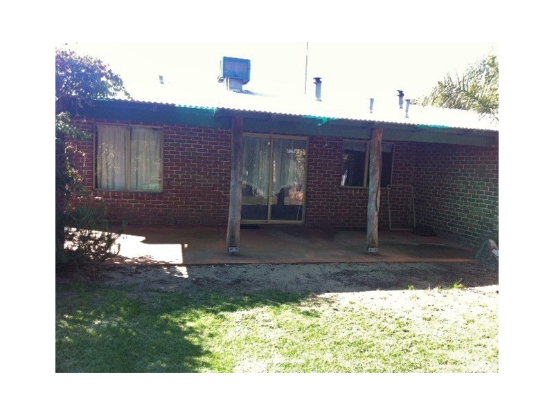 2/5a De Hamel Street, Waroona WA 6215