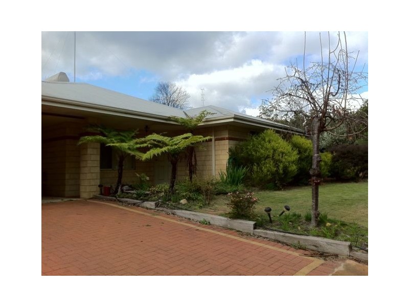 26 Wallace Road, Dwellingup WA 6213