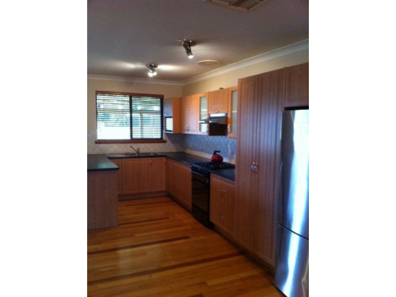 10 Hawksley Drive, Waroona WA 6215